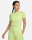 Nike Sportswear - Playera corta entallada para mujer
