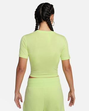 Nike Sportswear - Playera corta entallada para mujer