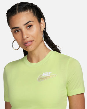 Nike Sportswear - Playera corta entallada para mujer