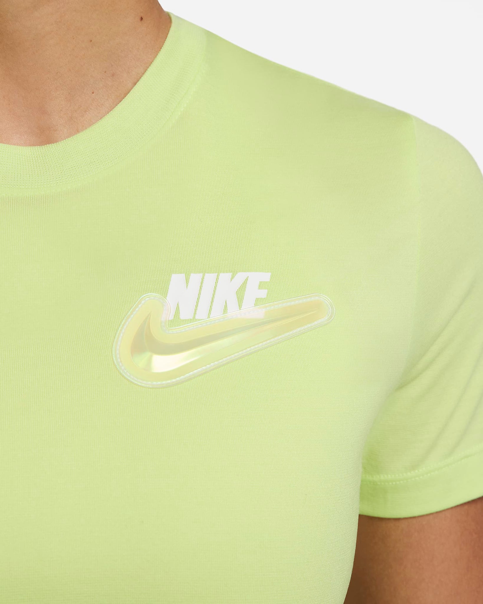 Nike Sportswear - Playera corta entallada para mujer